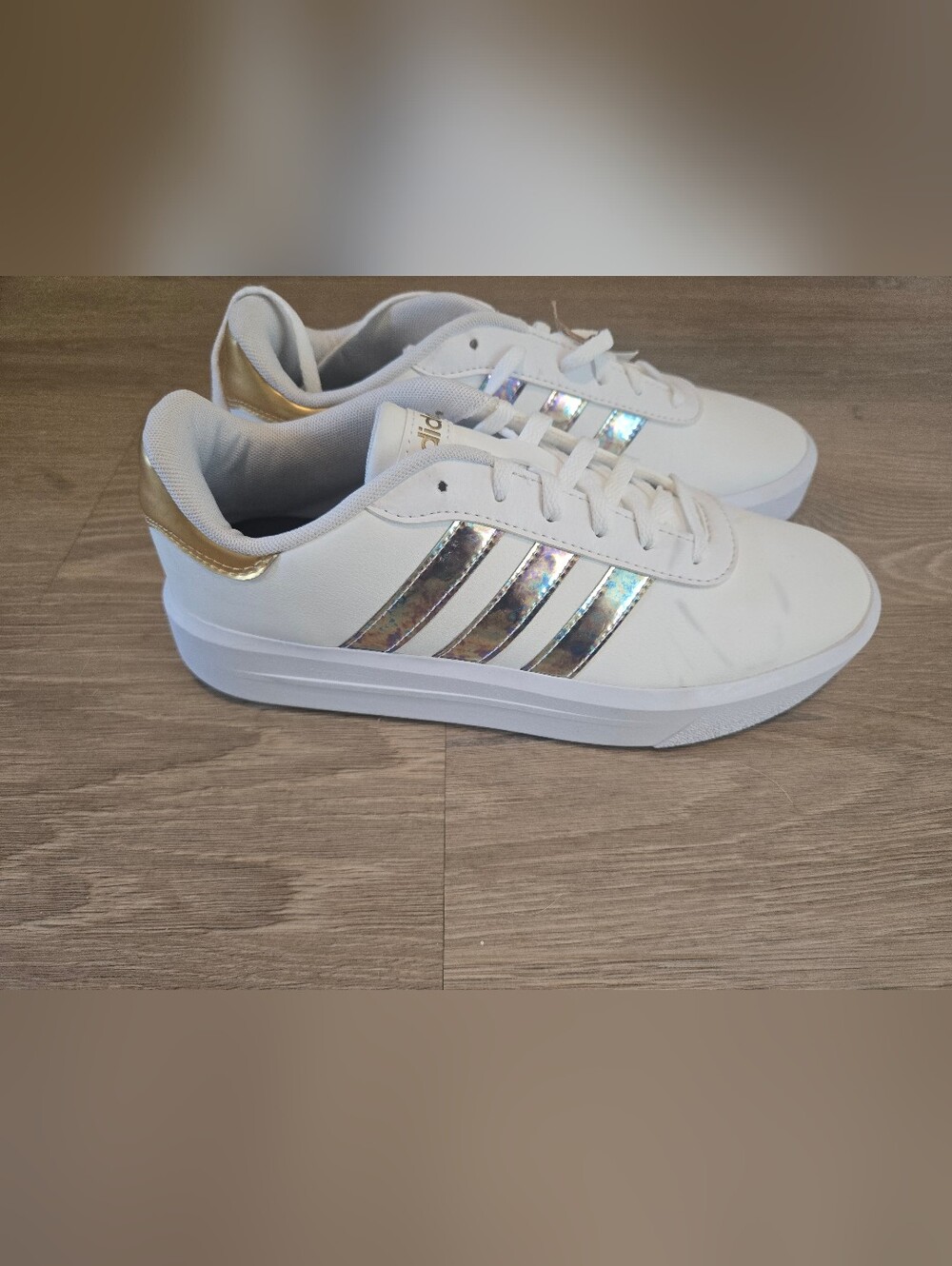 Adidas Court Platform Gold Iridescent HologramHQ7156 sz 7.5 New With Defects